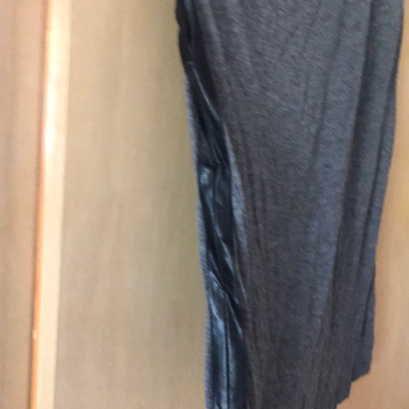 NWT grey and black top - Picture 4 of 4